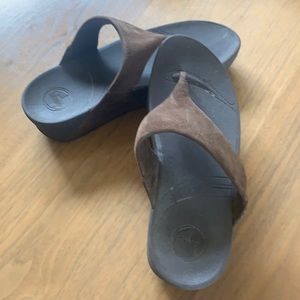 FIT FLOP’s Brown Suede Size 9